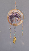 Sonnenfänger Lebensbaum mit Amethyst, künstliche Kristalle reflektieren das Sonnenlicht sehr schön. Sonnenfänger selber hat die Farbe gold und noch 3 zusätzliche Anhänger